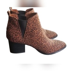 New Melrose Ave Animal Print Pointed Toe Chelsea Boots Cheetah Leopard Print